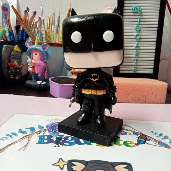 Batman estilo Funko — Batman cabezón, hecho a mano y pintado a detalle.